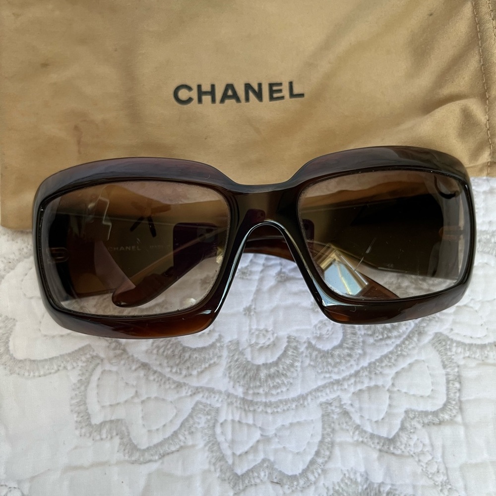CHANEL sunglasses